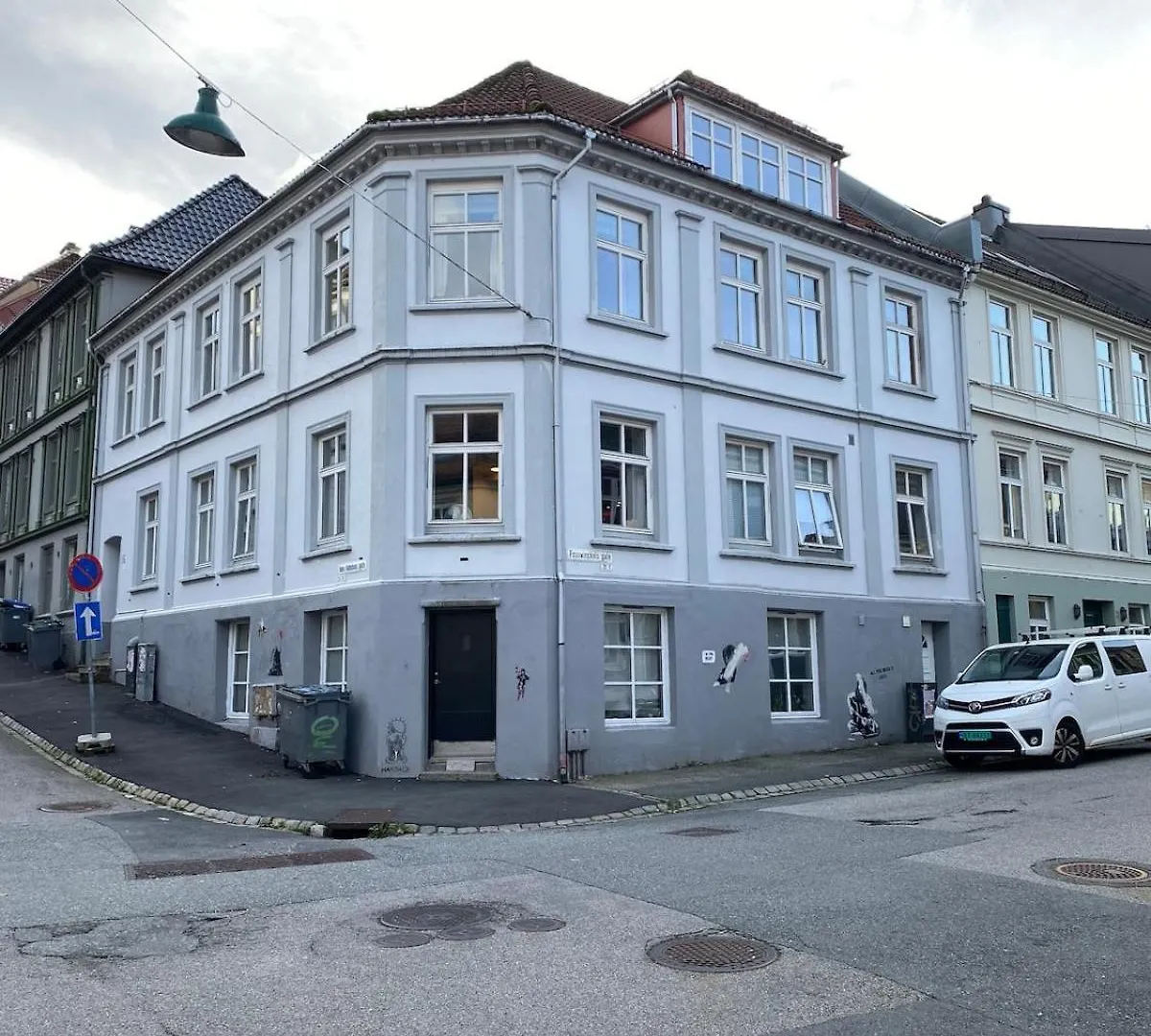 Unique Relaxed Corner Flat In Central Bergen